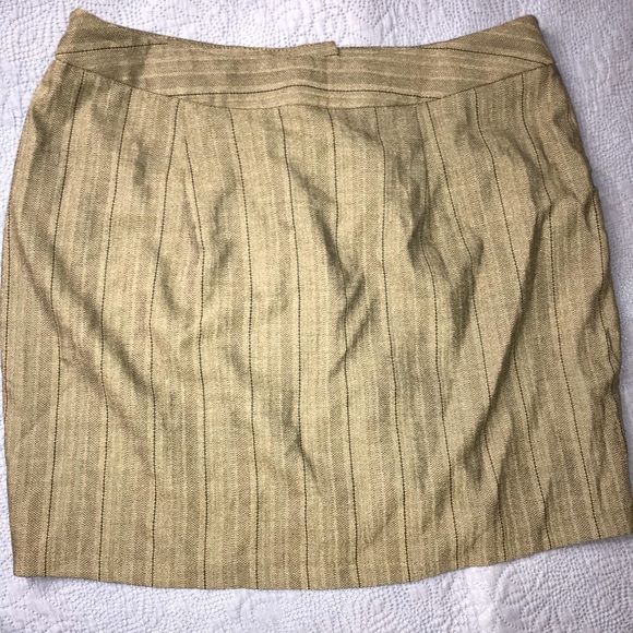 Greenish skirt - Picture 3 of 4